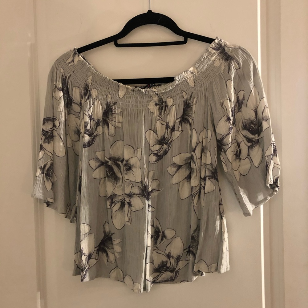 Off the shoulder light blue w/ white flower top M